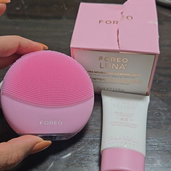 Foreo LUNA™ 3 facial cleansing device - Picture 5 of 8